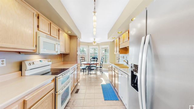 9 W Cobblestone Court, Kuttawa, KY 42055