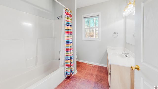 9 W Cobblestone Court, Kuttawa, KY 42055