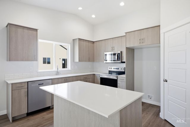 17686 N Beckwourth Ave, Nampa, ID 83687