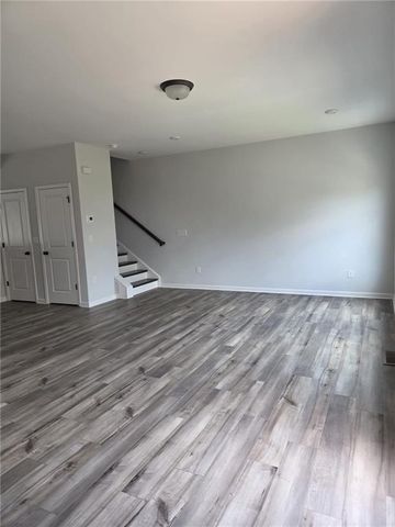 1449 Creekside Cir NW, Atlanta, GA 30318