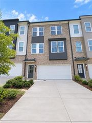 1449 Creekside Cir NW, Atlanta, GA 30318