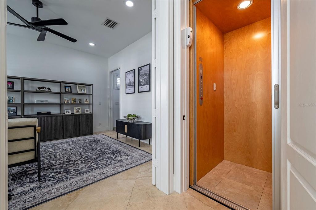 Image 12 of property listing at 430 SUNSET DRIVE, Pompano Beach, FL 33062