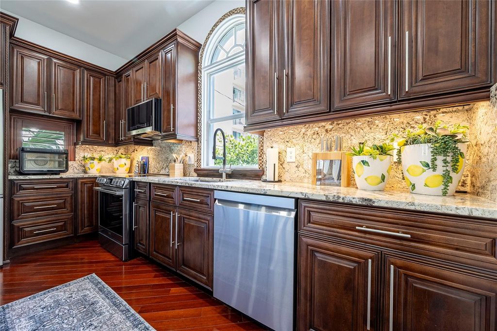 Image 14 of property listing at 430 SUNSET DRIVE, Pompano Beach, FL 33062