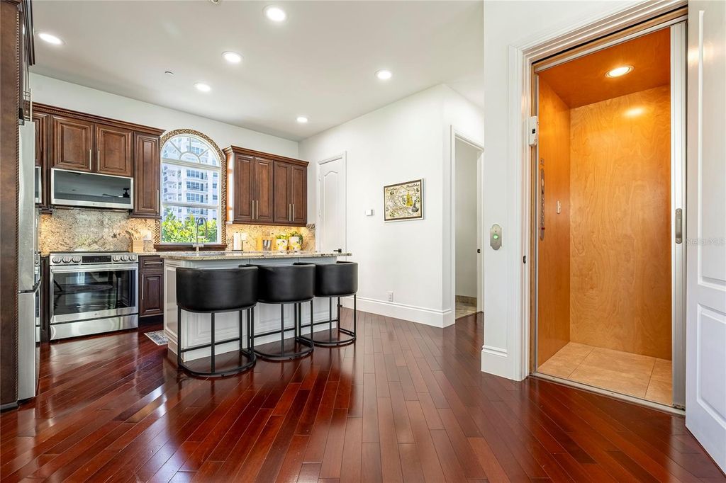 Image 17 of property listing at 430 SUNSET DRIVE, Pompano Beach, FL 33062