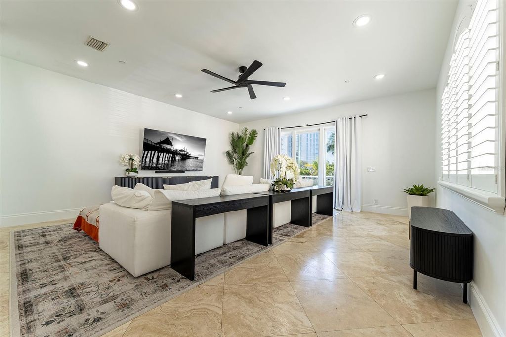 Image 20 of property listing at 430 SUNSET DRIVE, Pompano Beach, FL 33062