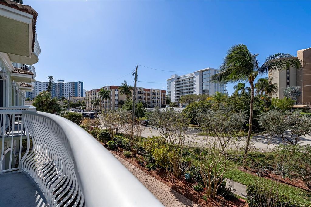 Image 24 of property listing at 430 SUNSET DRIVE, Pompano Beach, FL 33062