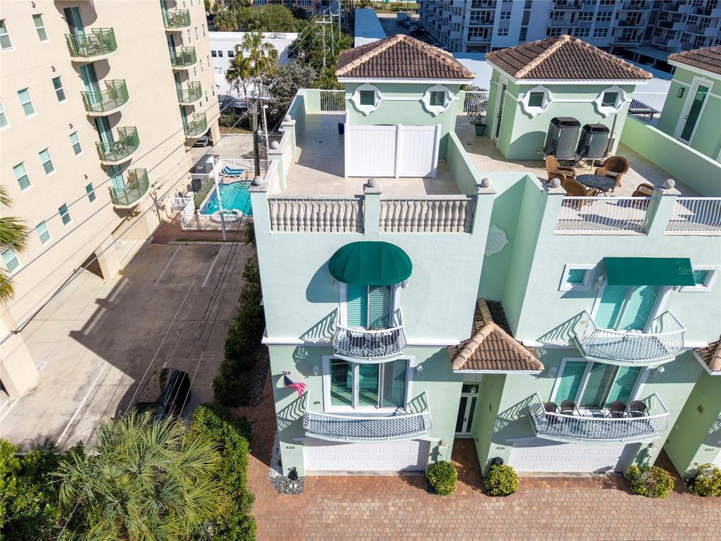 Image 5 of property listing at 430 SUNSET DRIVE, Pompano Beach, FL 33062