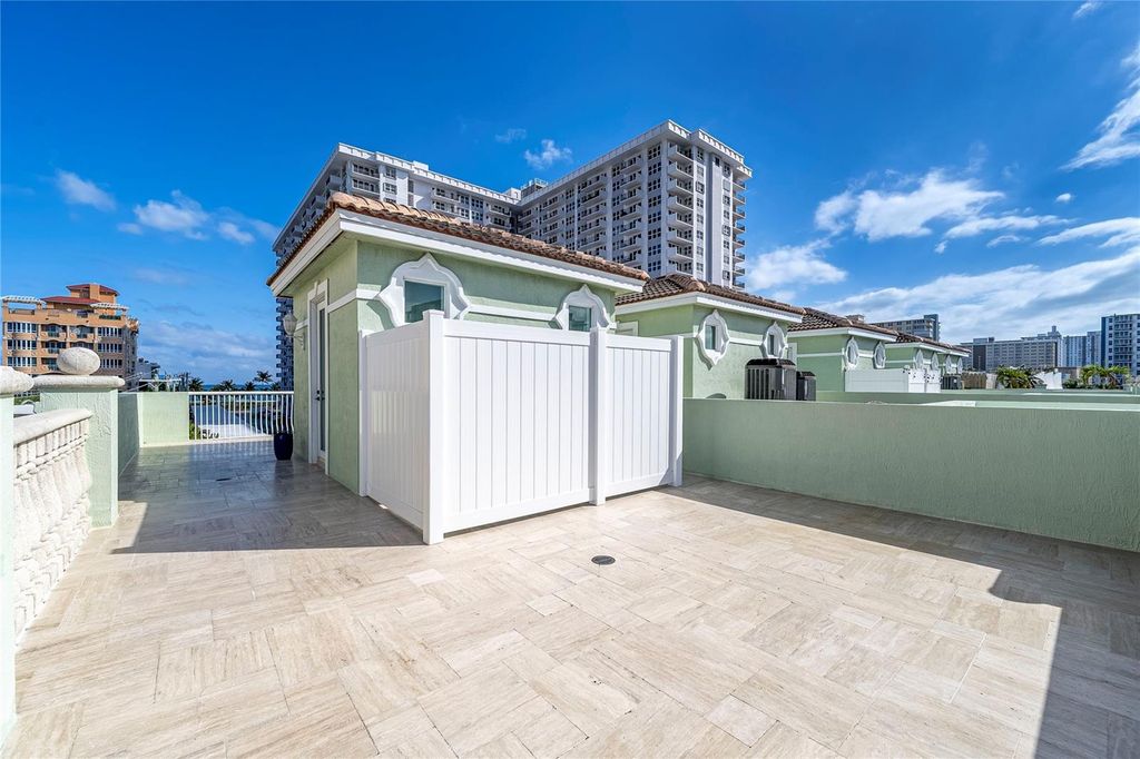 Image 54 of property listing at 430 SUNSET DRIVE, Pompano Beach, FL 33062