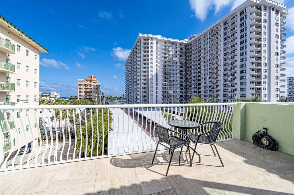 Image 55 of property listing at 430 SUNSET DRIVE, Pompano Beach, FL 33062