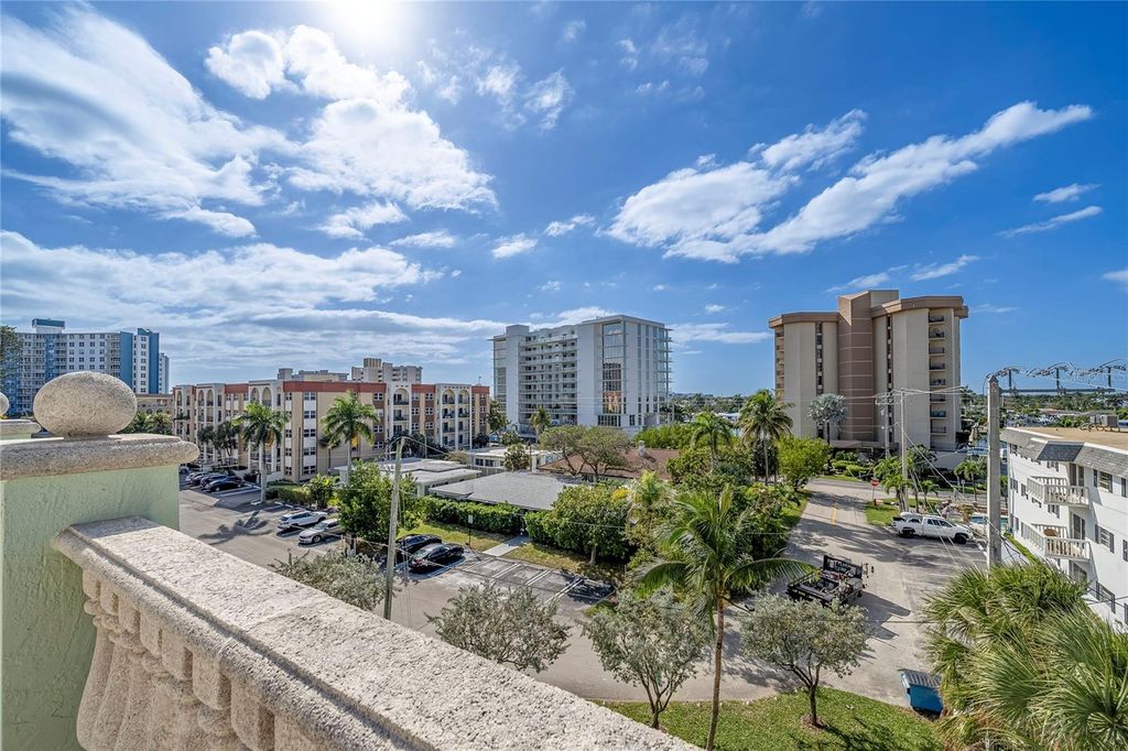 Image 56 of property listing at 430 SUNSET DRIVE, Pompano Beach, FL 33062