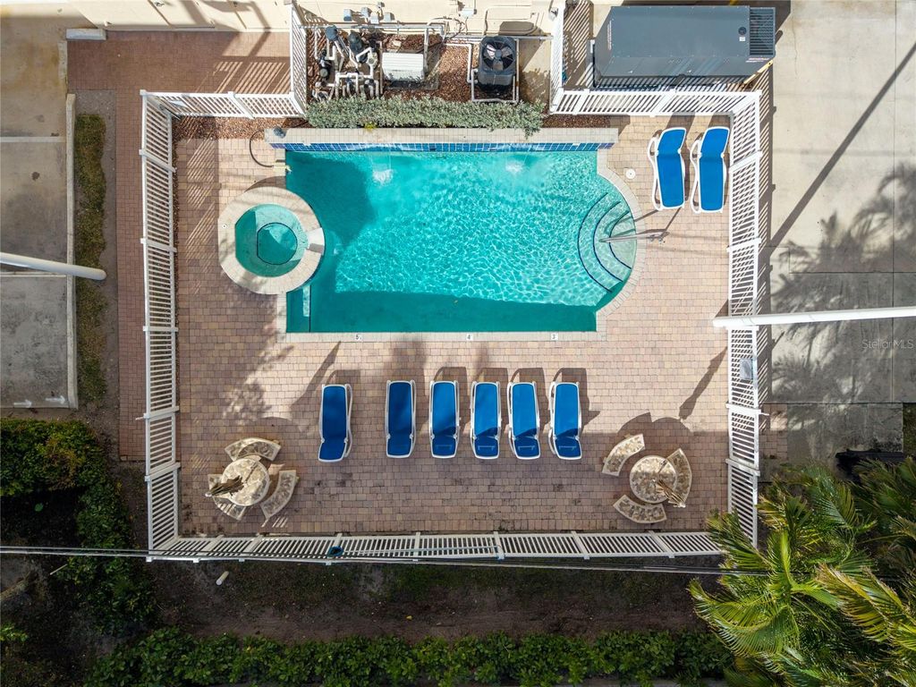 Image 7 of property listing at 430 SUNSET DRIVE, Pompano Beach, FL 33062