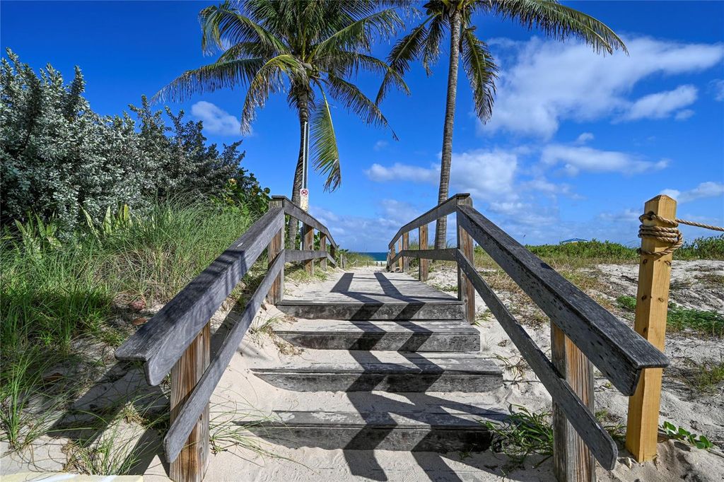 Image 63 of property listing at 430 SUNSET DRIVE, Pompano Beach, FL 33062