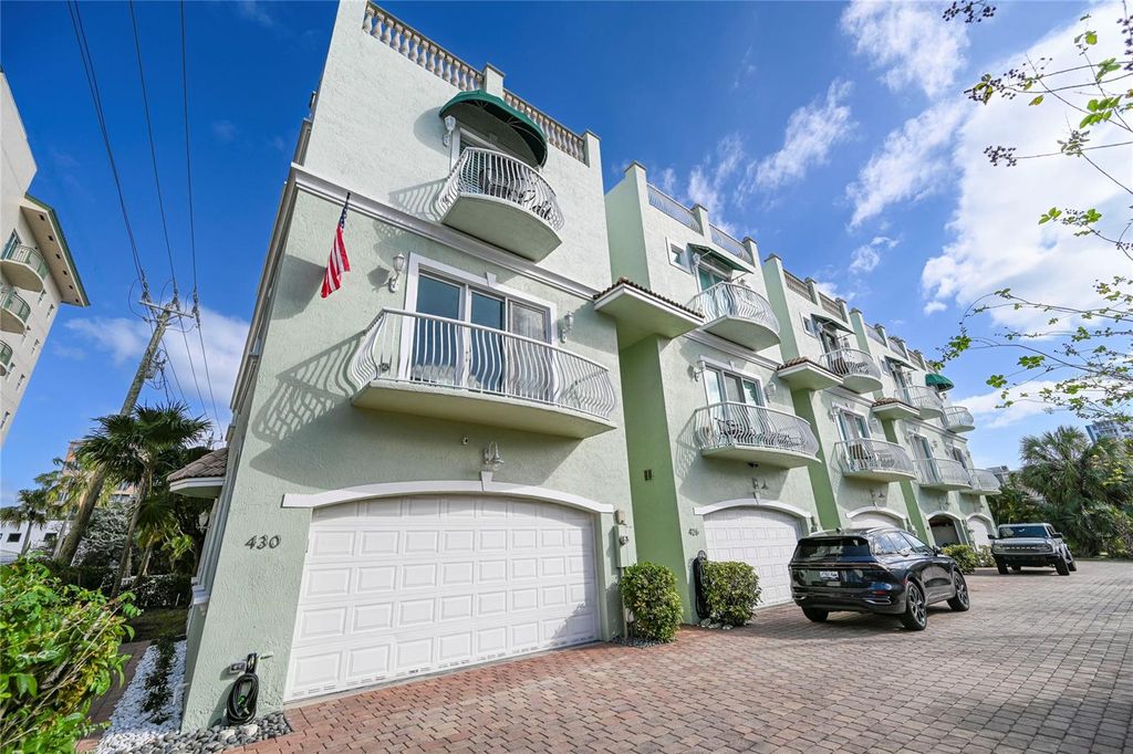 Image 9 of property listing at 430 SUNSET DRIVE, Pompano Beach, FL 33062