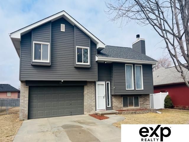 710 Diamond Lane, Papillion, NE 68133