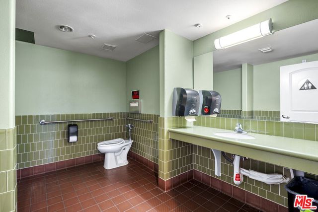 3740 Santa Rosalia Drive 212, Los Angeles, CA 90008