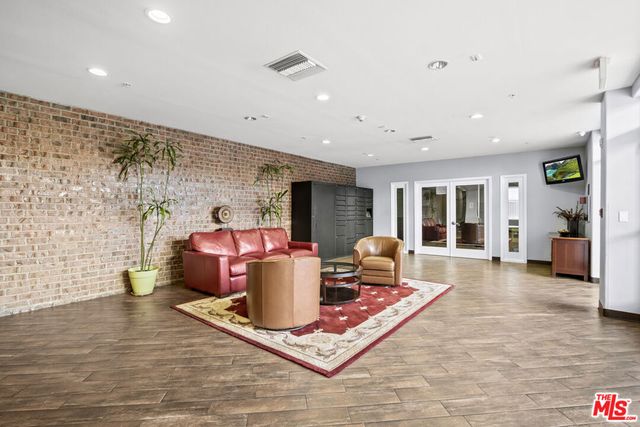 3740 Santa Rosalia Drive 212, Los Angeles, CA 90008