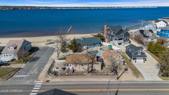 319 Monmouth Avenue, Ocean Gate, NJ 08740