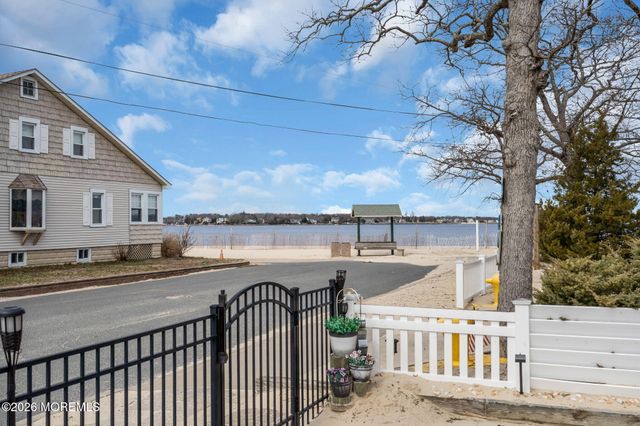 319 Monmouth Avenue, Ocean Gate, NJ 08740