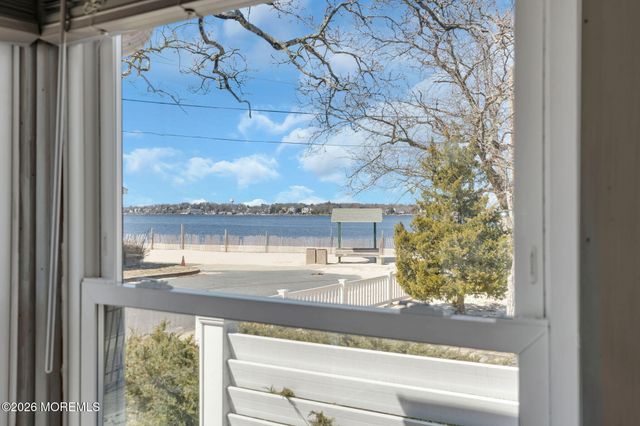 319 Monmouth Avenue, Ocean Gate, NJ 08740