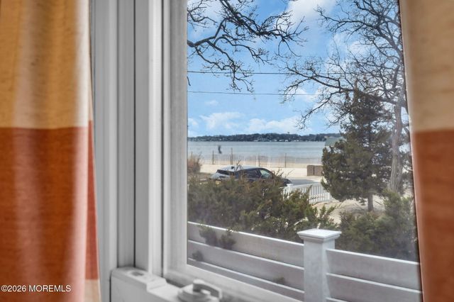 319 Monmouth Avenue, Ocean Gate, NJ 08740