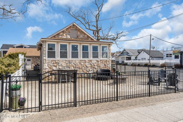 319 Monmouth Avenue, Ocean Gate, NJ 08740