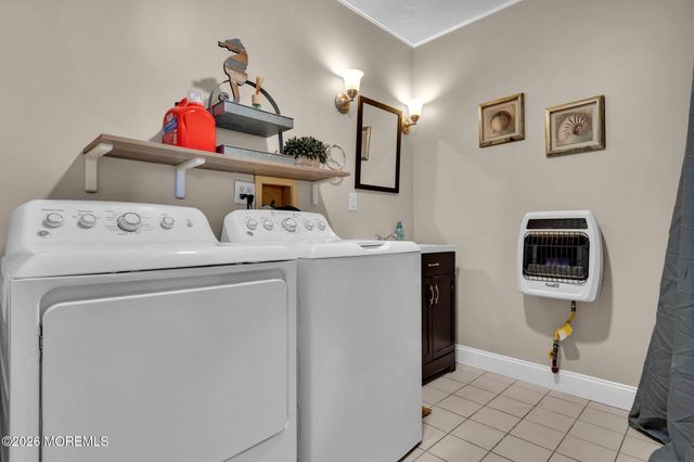 319 Monmouth Avenue, Ocean Gate, NJ 08740