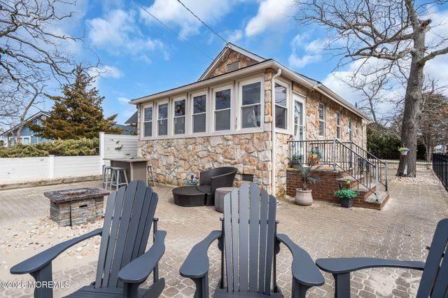 319 Monmouth Avenue, Ocean Gate, NJ 08740