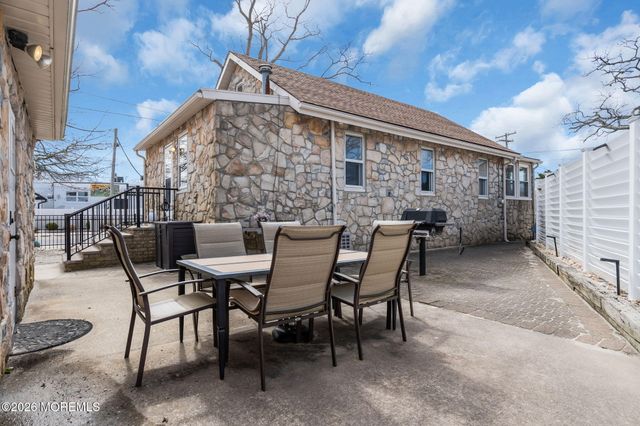 319 Monmouth Avenue, Ocean Gate, NJ 08740