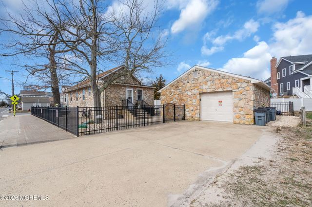 319 Monmouth Avenue, Ocean Gate, NJ 08740