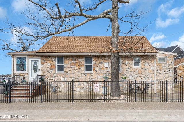 319 Monmouth Avenue, Ocean Gate, NJ 08740
