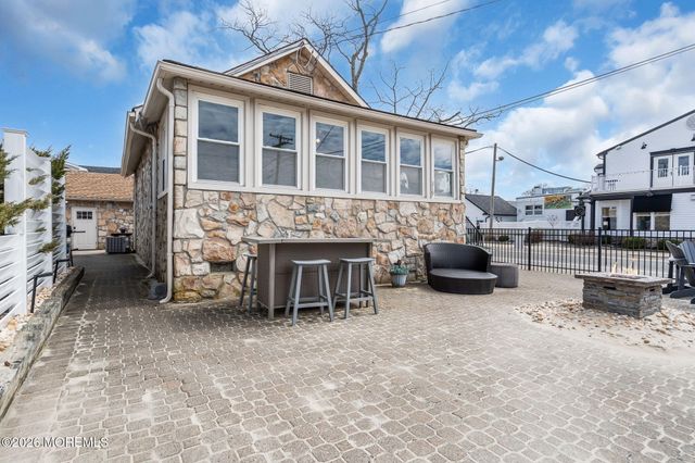 319 Monmouth Avenue, Ocean Gate, NJ 08740