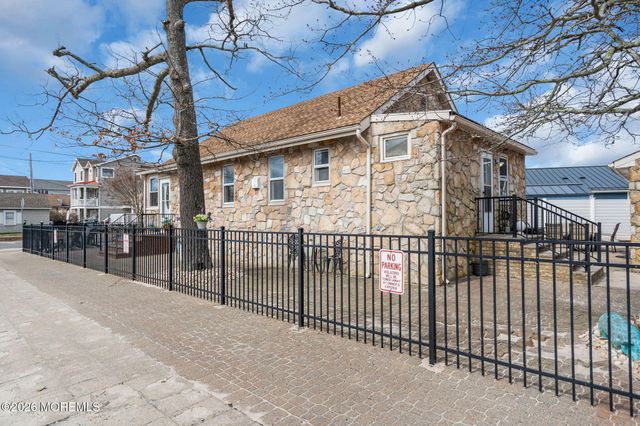 319 Monmouth Avenue, Ocean Gate, NJ 08740