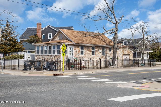 319 Monmouth Avenue, Ocean Gate, NJ 08740