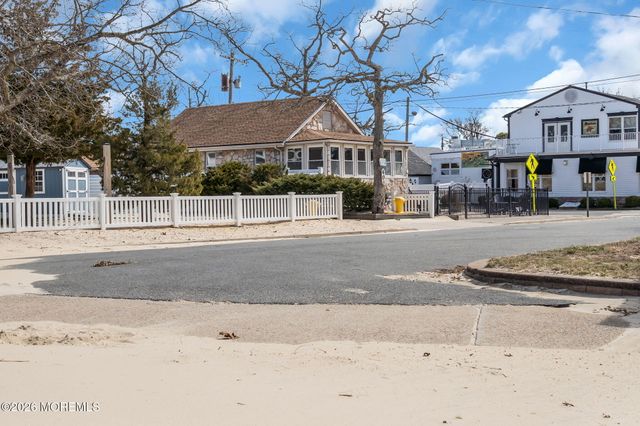319 Monmouth Avenue, Ocean Gate, NJ 08740