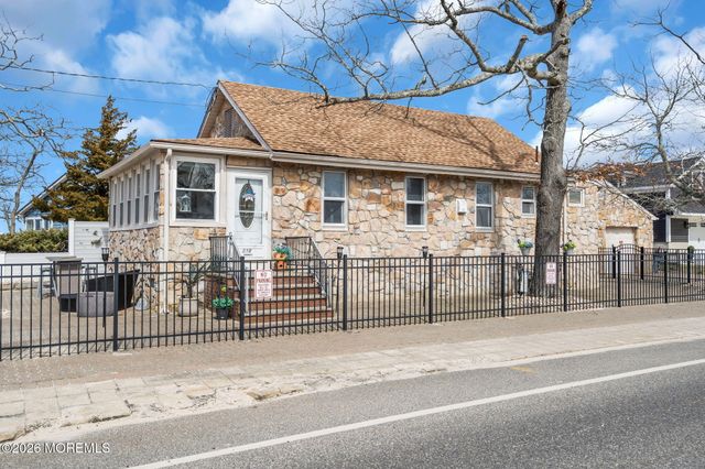 319 Monmouth Avenue, Ocean Gate, NJ 08740
