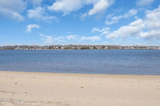 319 Monmouth Avenue, Ocean Gate, NJ 08740