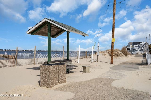 319 Monmouth Avenue, Ocean Gate, NJ 08740
