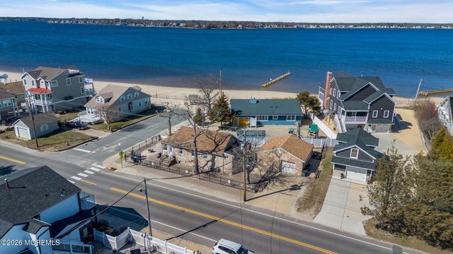 319 Monmouth Avenue, Ocean Gate, NJ 08740