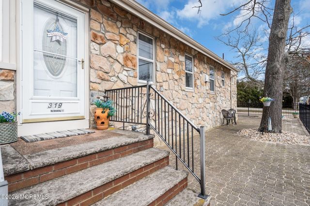 319 Monmouth Avenue, Ocean Gate, NJ 08740