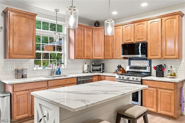 9192 Stonebriar Lane, North Ridgeville, OH 44039