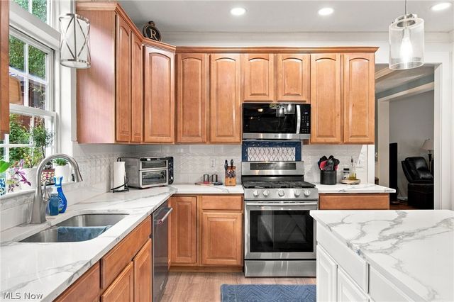 9192 Stonebriar Lane, North Ridgeville, OH 44039