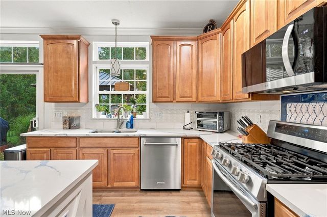 9192 Stonebriar Lane, North Ridgeville, OH 44039