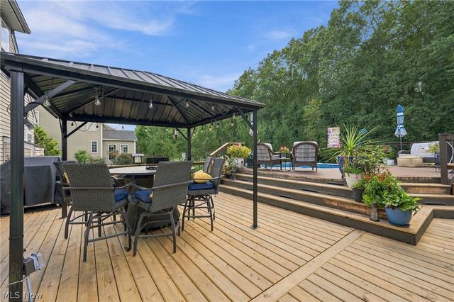 9192 Stonebriar Lane, North Ridgeville, OH 44039