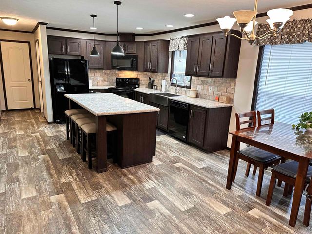 20 Royal Crest Park, Rochester, NH 03867