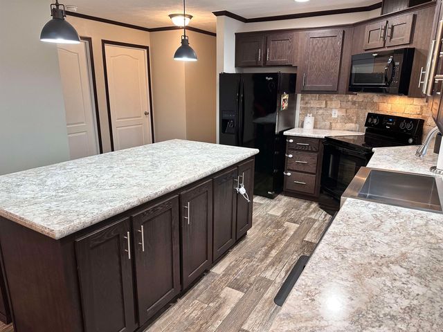 20 Royal Crest Park, Rochester, NH 03867