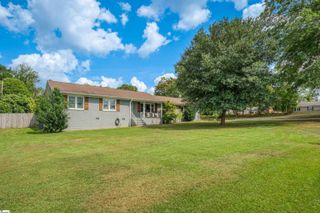 202 N Pine Lake Drive, Spartanburg, SC 29301