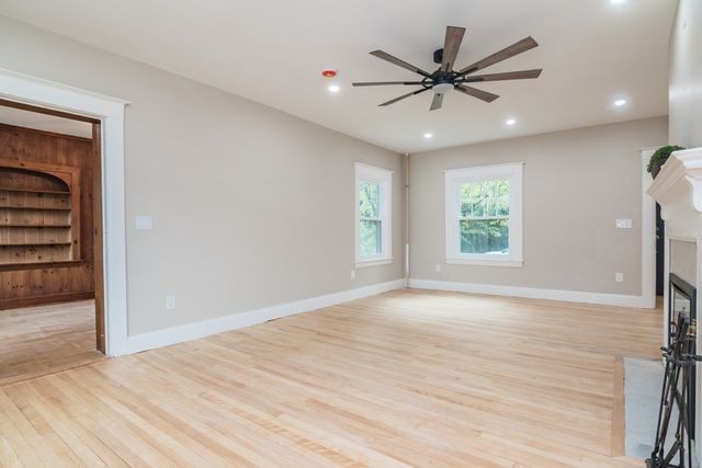 41 Dartmouth St, Holyoke, MA 01040