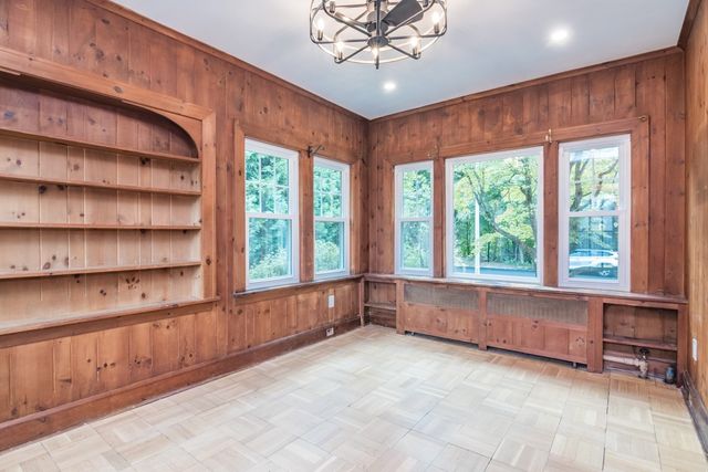 41 Dartmouth St, Holyoke, MA 01040