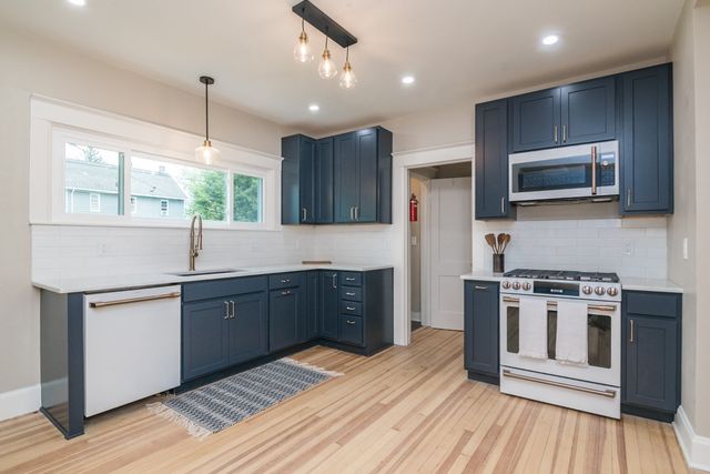 41 Dartmouth St, Holyoke, MA 01040