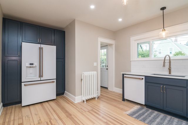 41 Dartmouth St, Holyoke, MA 01040